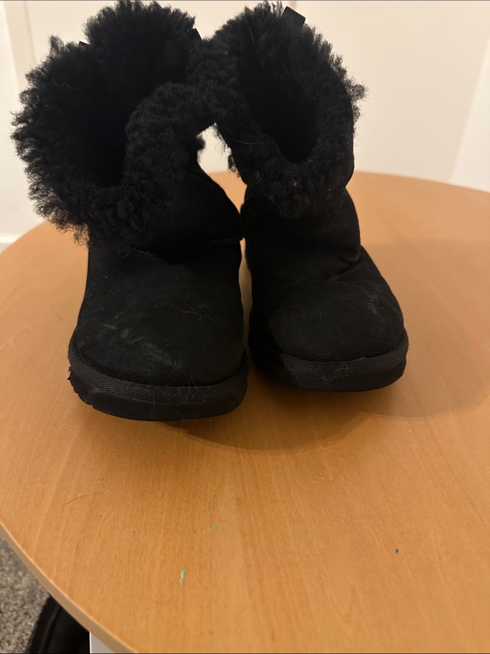 UGG Women's Black Bow-Back Short Boots - Picture 2 of 2